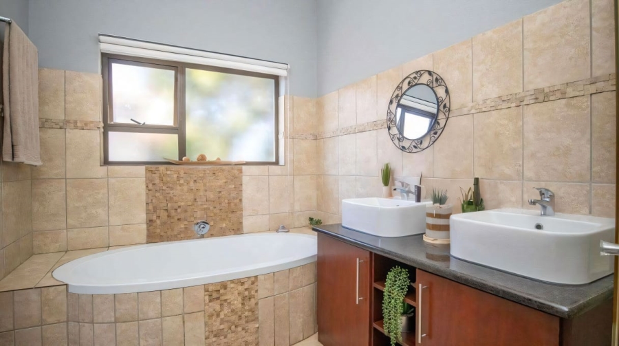 4 Bedroom Property for Sale in Safari Gardens North West